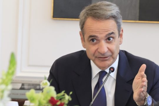 Αντιπολιτευτικό σφυροκόπημα στον πρωθυπουργό για τις τράπεζες και τα δάνεια